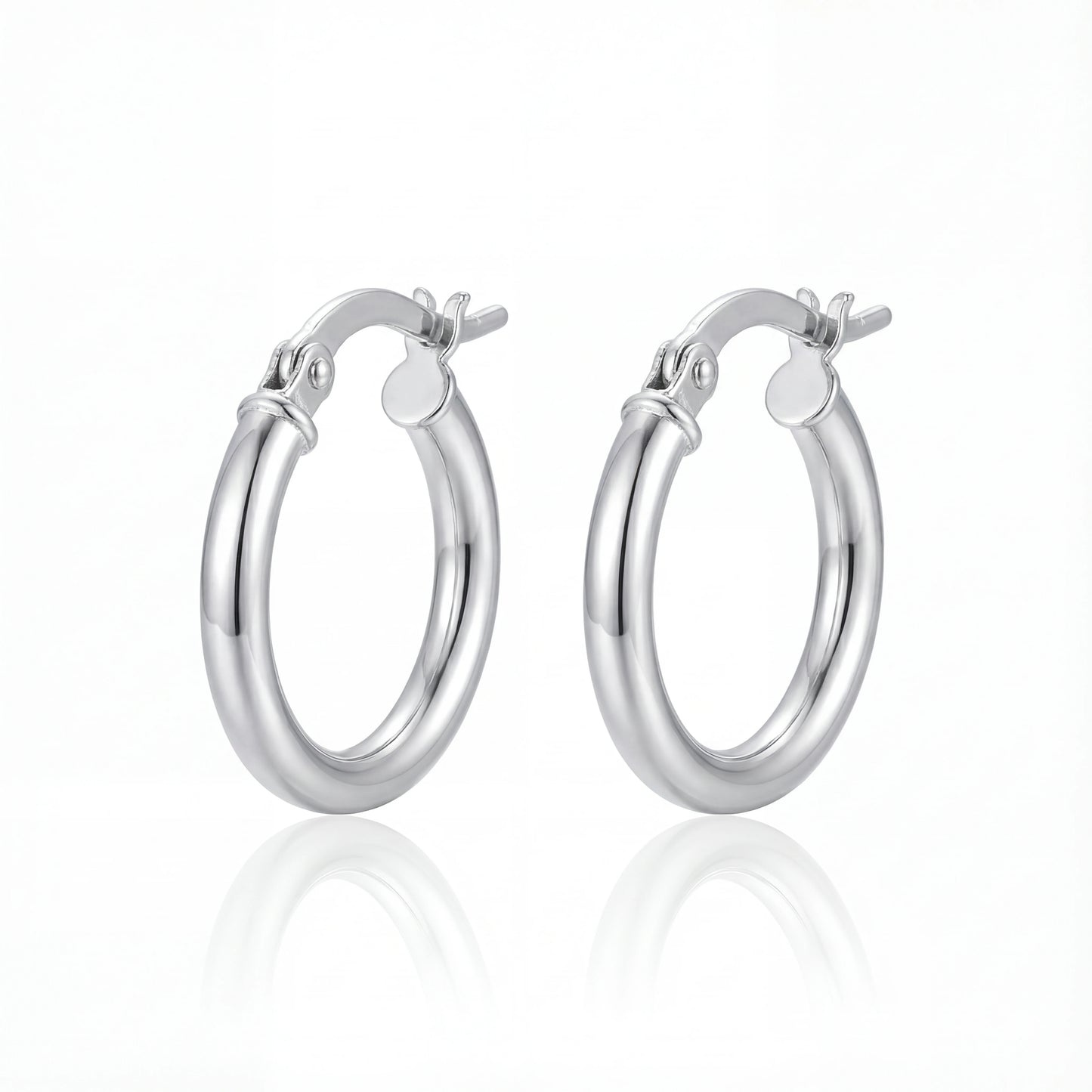 עגילי חישוק AMIT EARRINGS XS מכסף 925 טהור של Lidi, בעיצוב נקי ואלגנטי, עדינים ומושלמים לכל מראה.