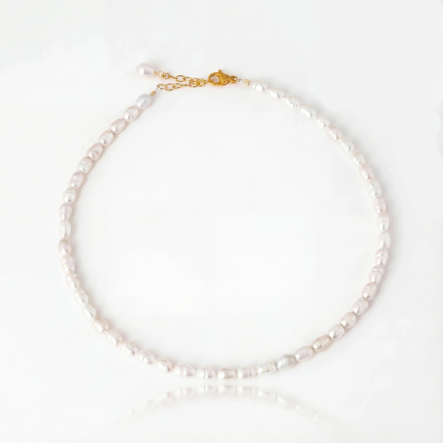 שרשרת ANNA זהב יוקרתית של Lidi עם פניני מים מתוקים, עשויה בעבודת יד ומגולדפילד 14 קראט. אלגנטיות נצחית.