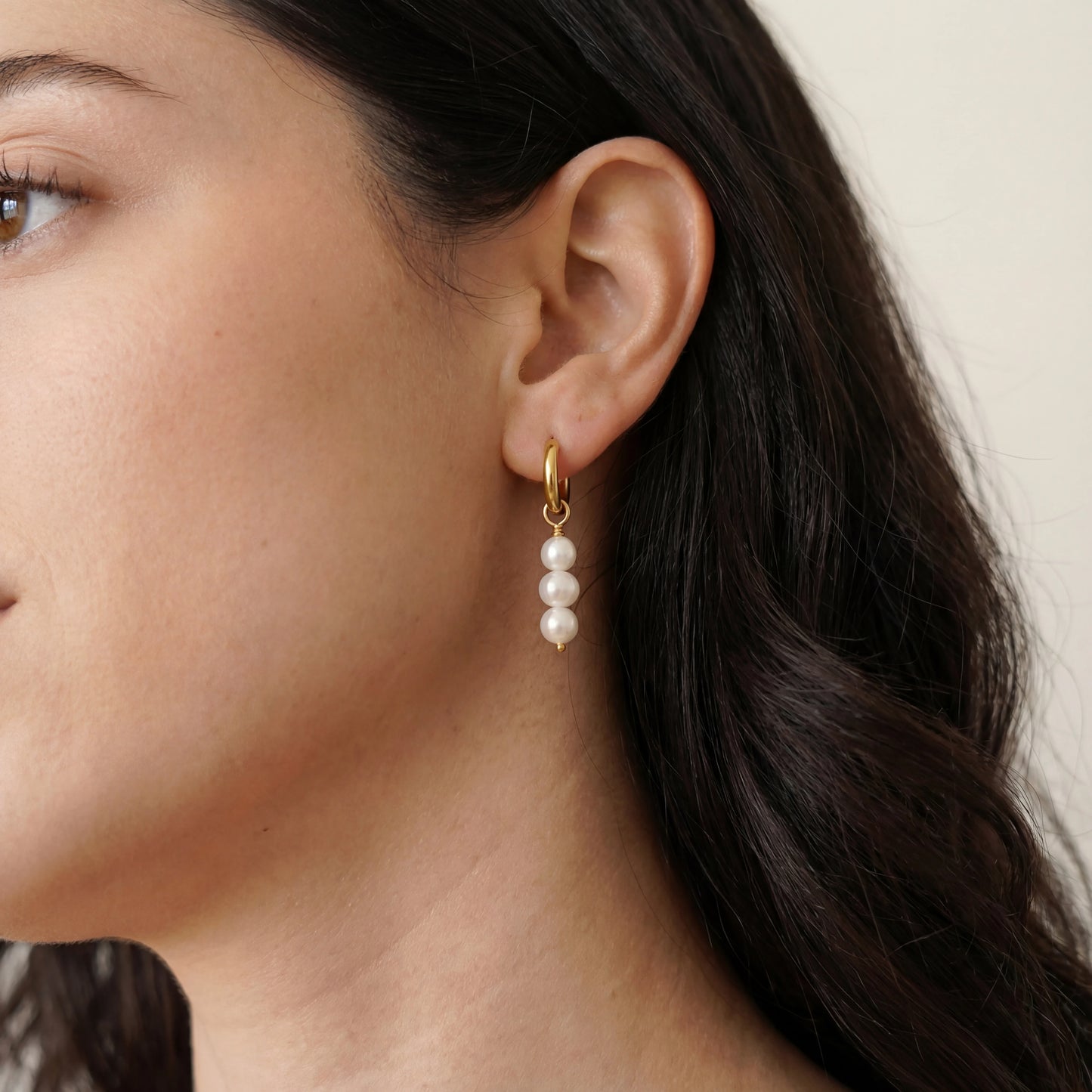 צמד עגילי MICHAL EARRINGS יוקרתיים מזהב סטיינלס מבית Lidi, בעיצוב מקורי, עמידים במים והיפואלרגניים.