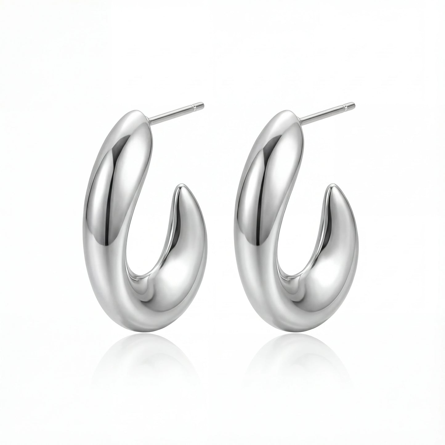 עגילי SHANI ERRINGS חישוק אלגנטיים מסטיינלס סטיל בגוון כסף קלאסי, עיצוב נקי ויוקרתי.