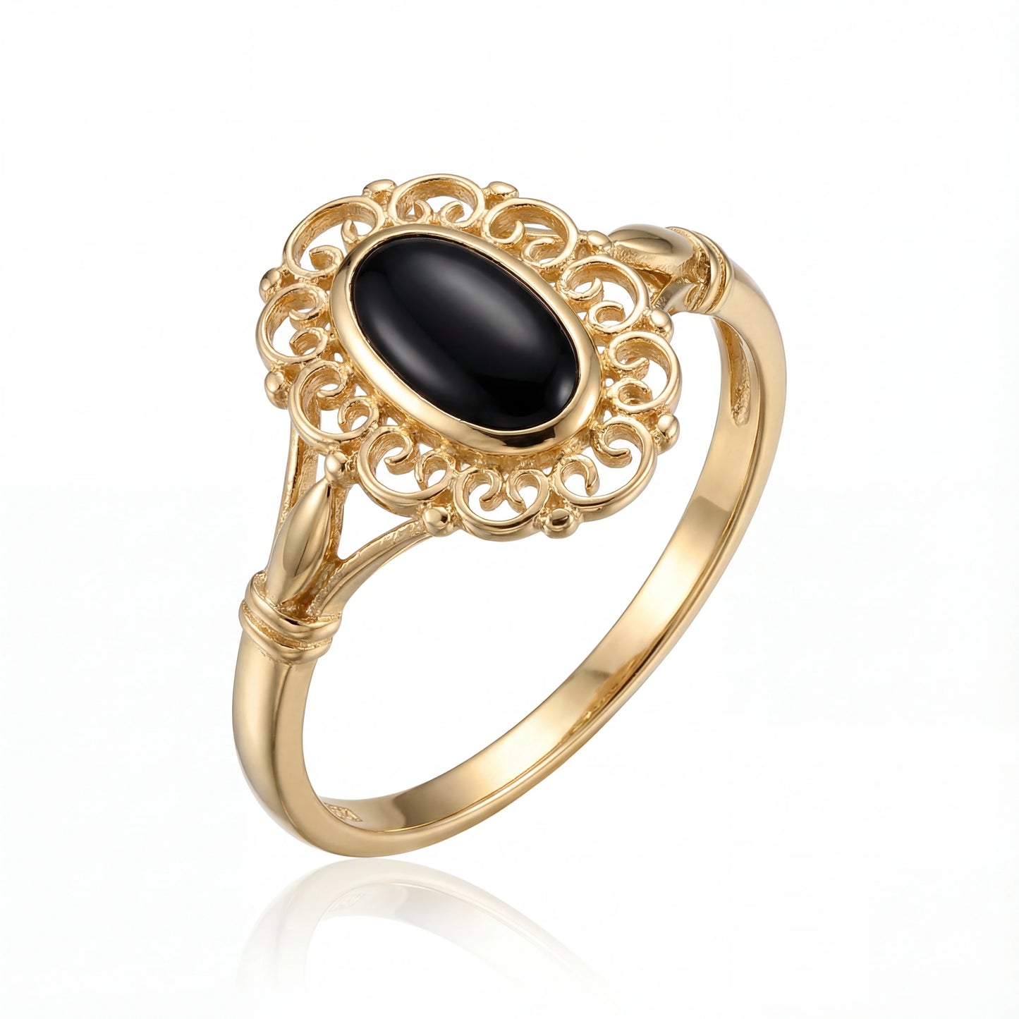 טבעת SOLE RING יוקרתית של Lidi עם אבן שחורה גדולה במרכז ועיטורי זהב עשירים ומיוחדים מסביב.