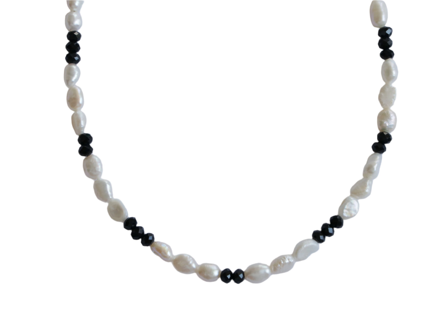 CRYSTAL BLACK SILVER NECKLACE