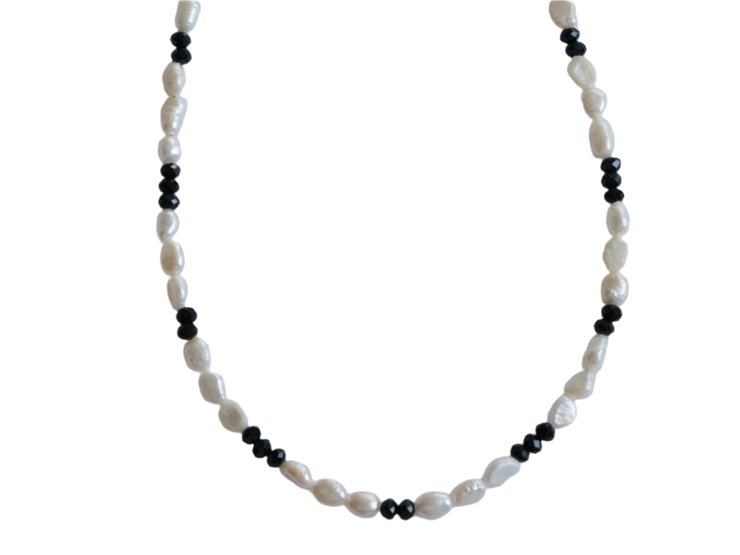 CRYSTAL BLACK SILVER NECKLACE