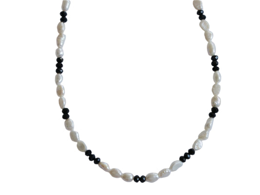 CRYSTAL BLACK SILVER NECKLACE
