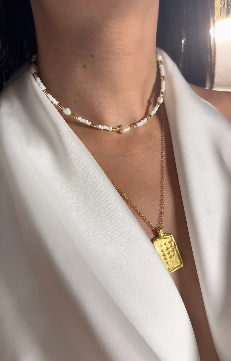 סדנת תכשיטים – משתתפות יוצרות צמידים בעיצוב אישי