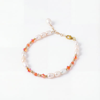 צמיד ALAMOR APROL GOLD יוקרתי בעבודת יד מבית Lidi, משלב פניני מים מתוקים, חרוזי סברובסקי בגווני אפרול ובז' וגולדפילד 14 קראט.