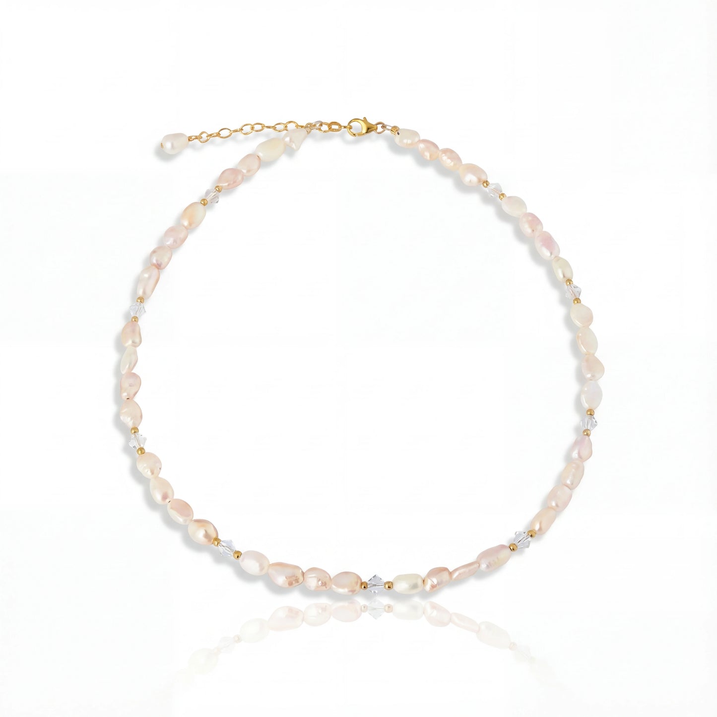 שרשרת ALAMOR QUARTZ GOLD יוקרתית מבית Lidi, משולבת פניני מים מתוקים, קוורץ סברובסקי וחרוזי גולדפילד 14 קראט.