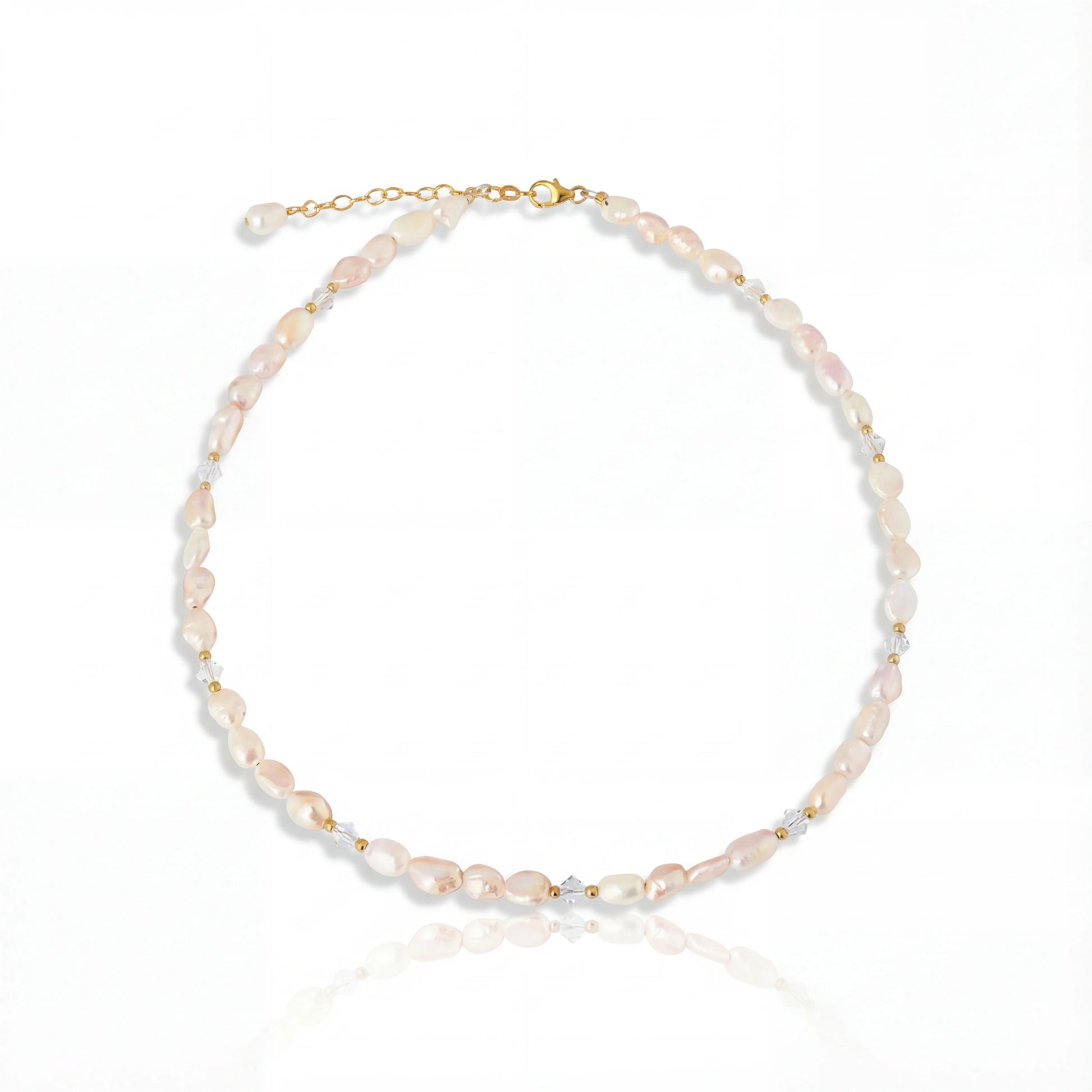 שרשרת ALAMOR QUARTZ GOLD יוקרתית מבית Lidi, משולבת פניני מים מתוקים, קוורץ סברובסקי וחרוזי גולדפילד 14 קראט.