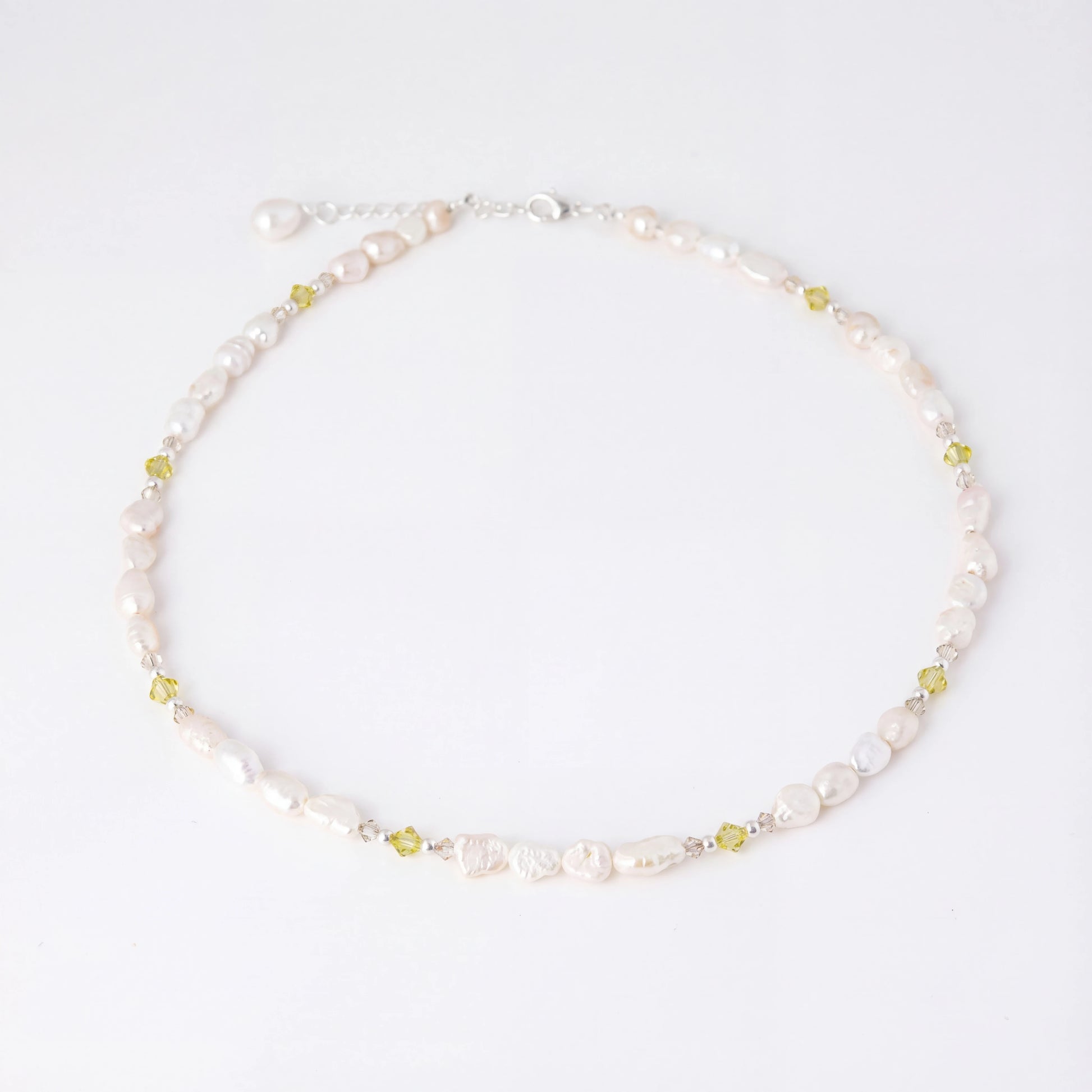 שרשרת ALAMOR YELLOW SILVER יוקרתית של Lidi: פניני מים מתוקים, חרוזי סברובסקי צהוב ובז' וכסף 925.