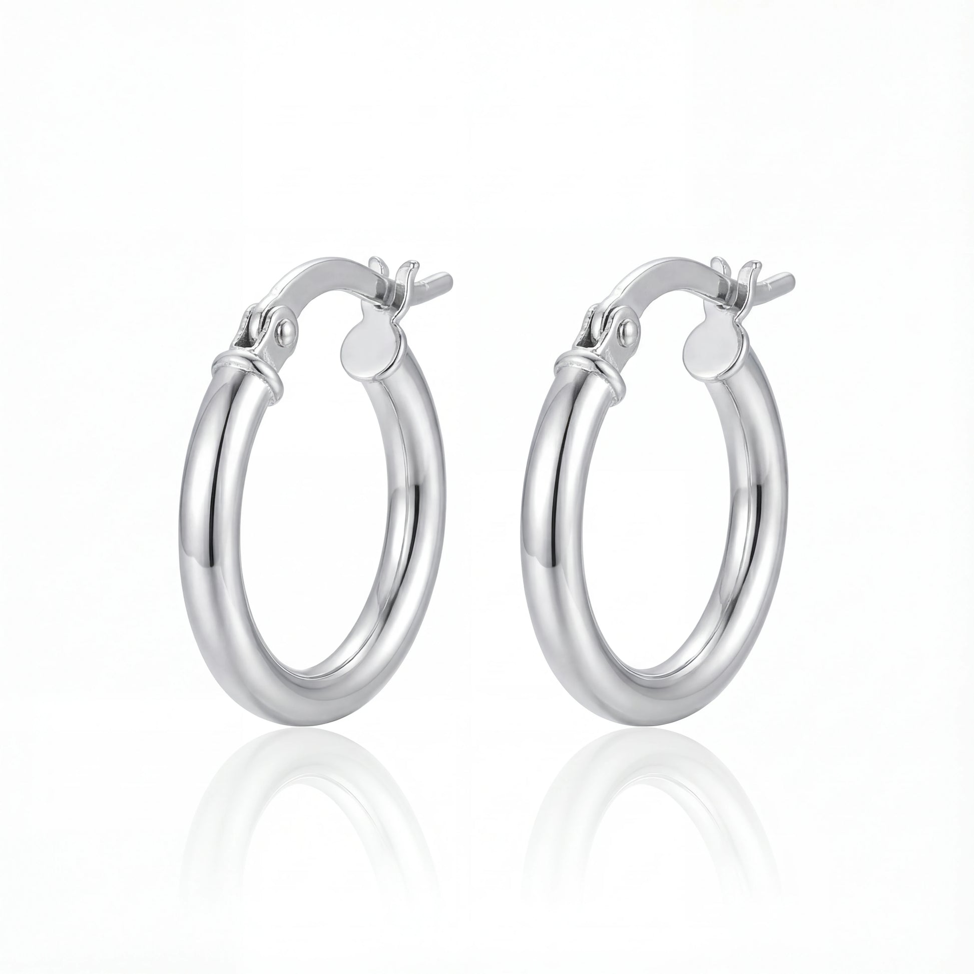 עגילי חישוק AMIT EARRINGS XS מכסף 925 טהור של Lidi, בעיצוב נקי ואלגנטי, עדינים ומושלמים לכל מראה.