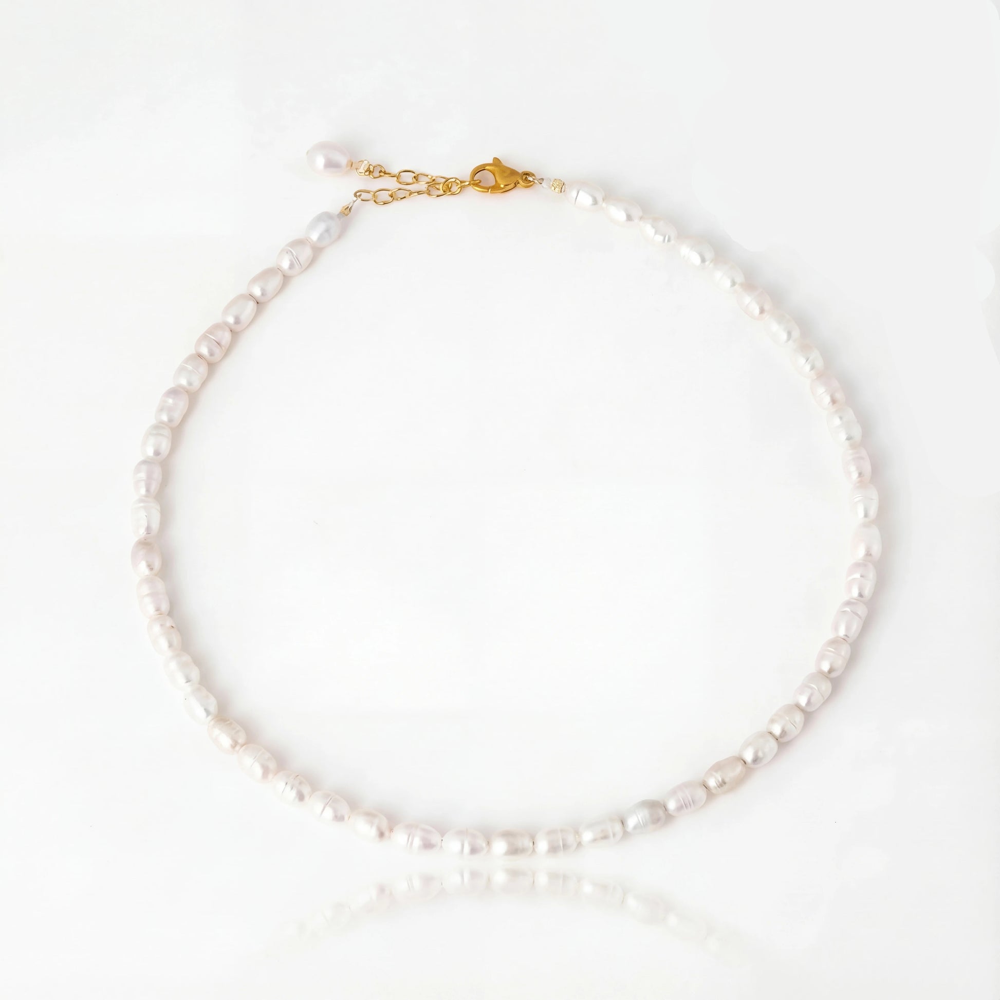 שרשרת ANNA זהב יוקרתית של Lidi עם פניני מים מתוקים, עשויה בעבודת יד ומגולדפילד 14 קראט. אלגנטיות נצחית.