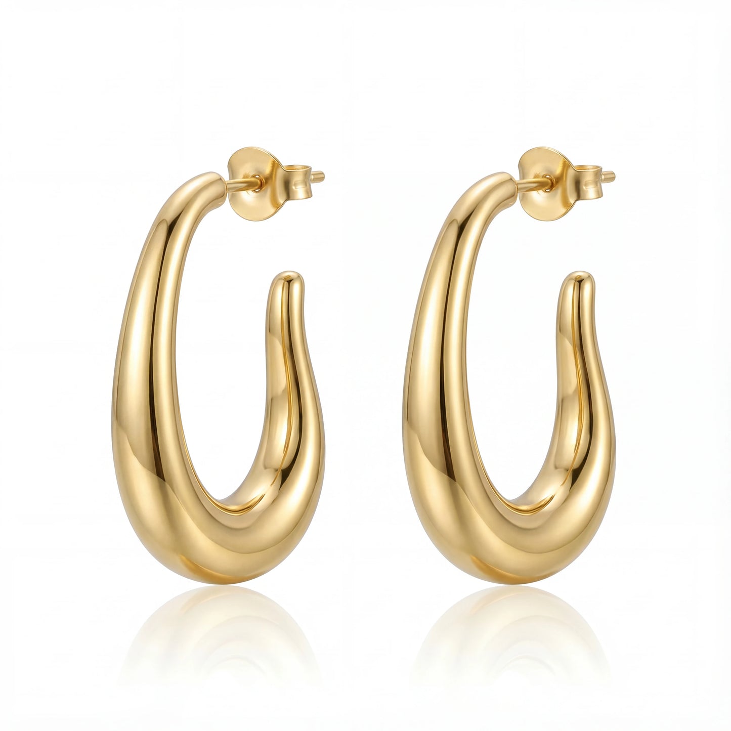 עגילי HILI EARRINGS יוקרתיים מבית Lidi. עגילים תלויים מסטיינלס סטיל בציפוי זהב, בעיצוב אלגנטי ונקי.
