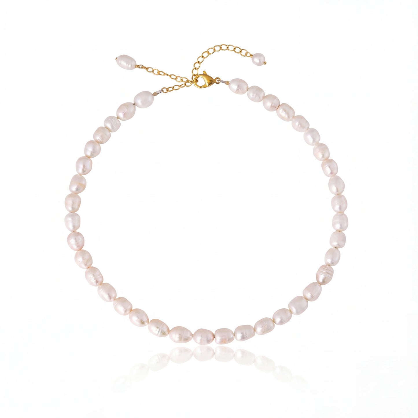 שרשרת AMELIA NECKLACE יוקרתית מבית Lidi, עם פניני מים מתוקים גדולים ונוכחות קלאסית, עשויה גולדפילד 14 קראט.