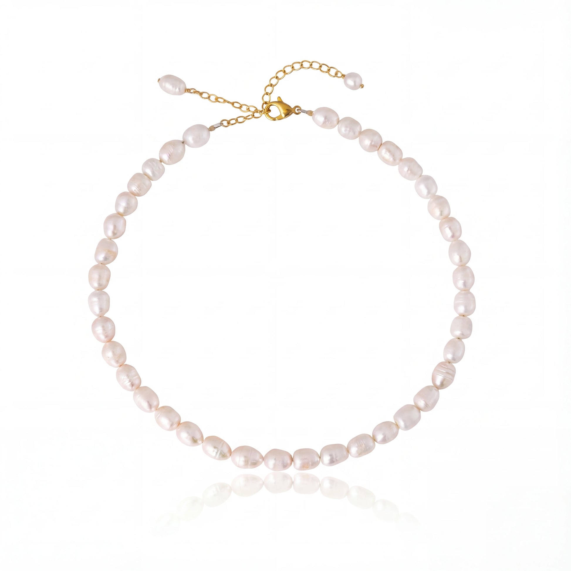 שרשרת AMELIA NECKLACE יוקרתית מבית Lidi, עם פניני מים מתוקים גדולים ונוכחות קלאסית, עשויה גולדפילד 14 קראט.