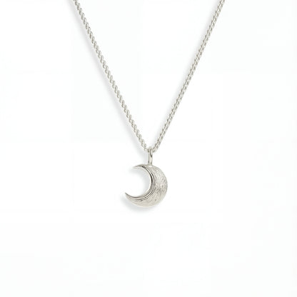 שרשרת MOON NECKLACE יוקרתית מכסף 925 טהור עם תליון ירח מרוקע. עיצוב אלגנטי ושמימי לאישה.
