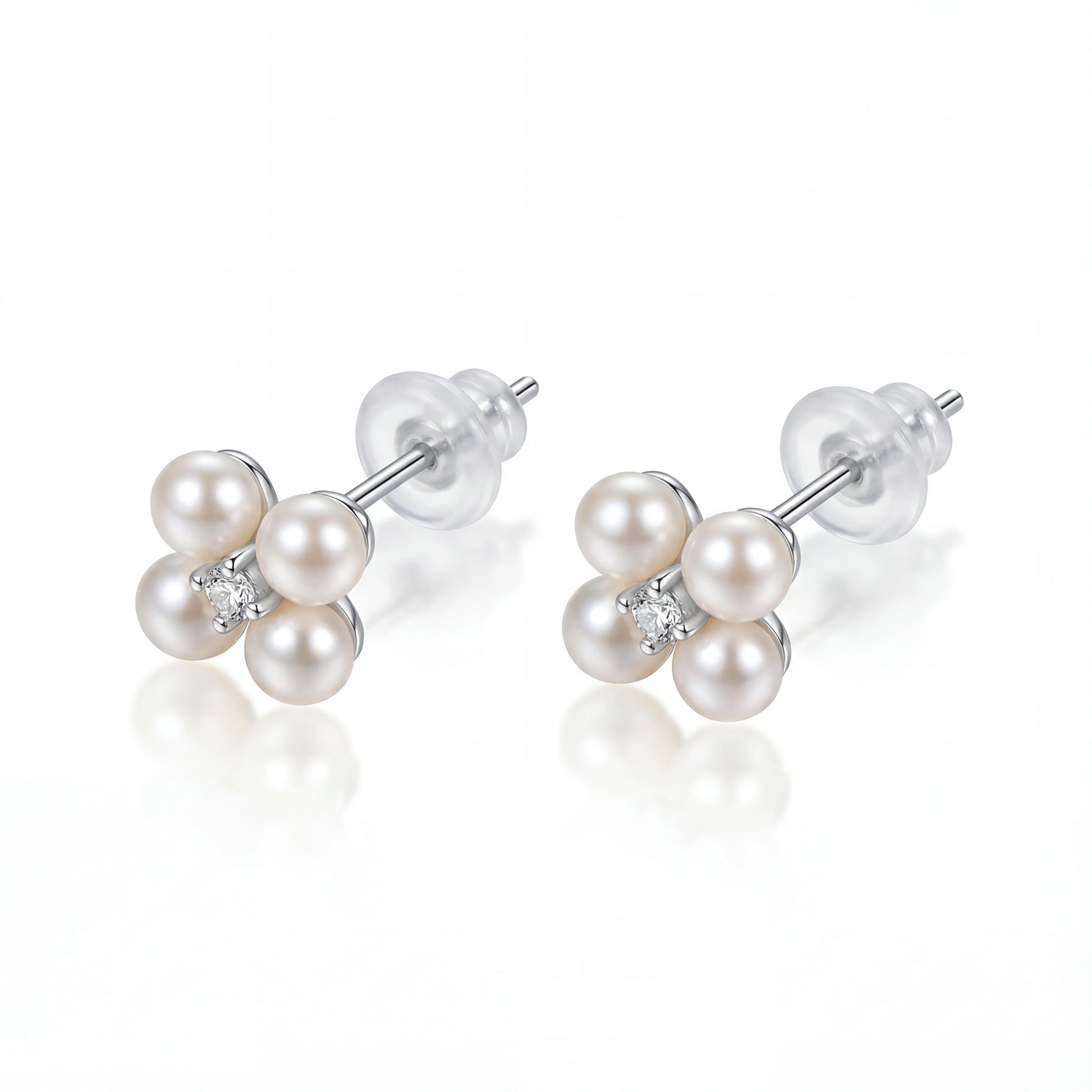 עגילי NOA EARRINGS SILVER צמודים מכסף 925, משובצים 4 פנינים עדינות וזרקון מבריק, בעיצוב אלגנטי ויוקרתי מבית Lidi.