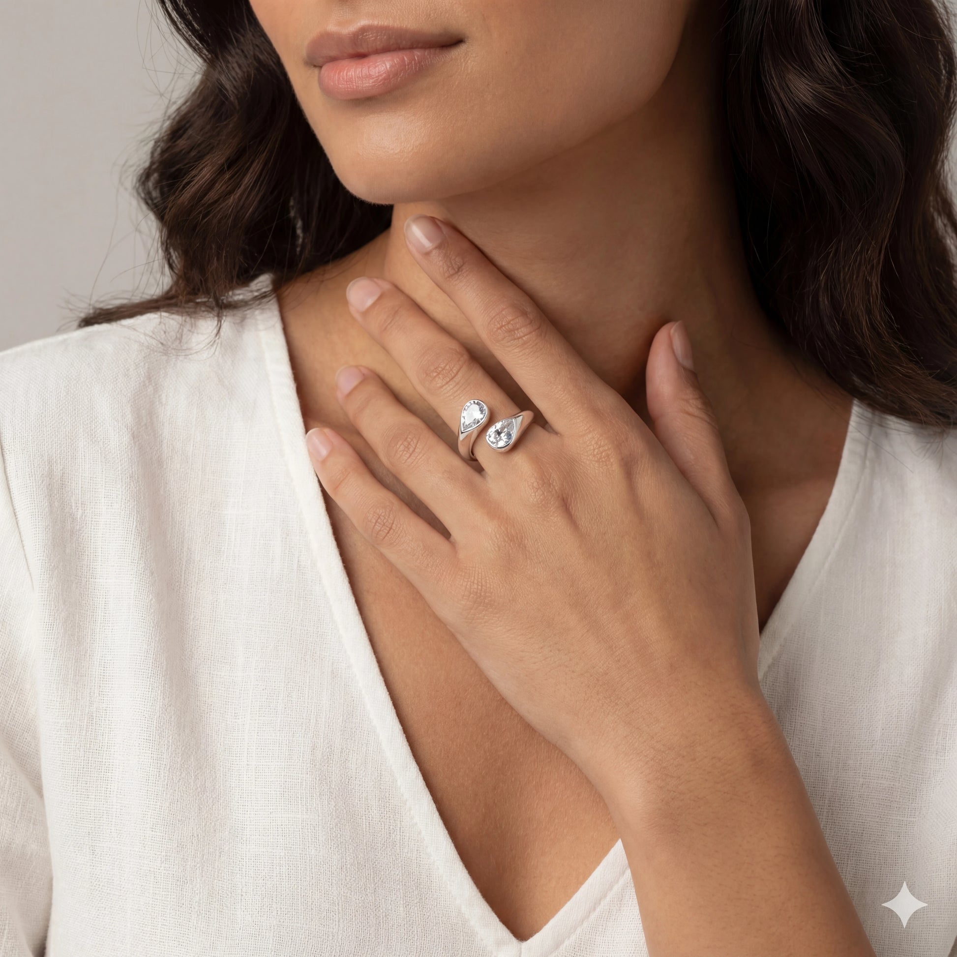 SHORE RING טבעת פתוחה יוקרתית מפלדת אל-חלד עמידה במים עם זרקונים נוצצים מבית Lidi.